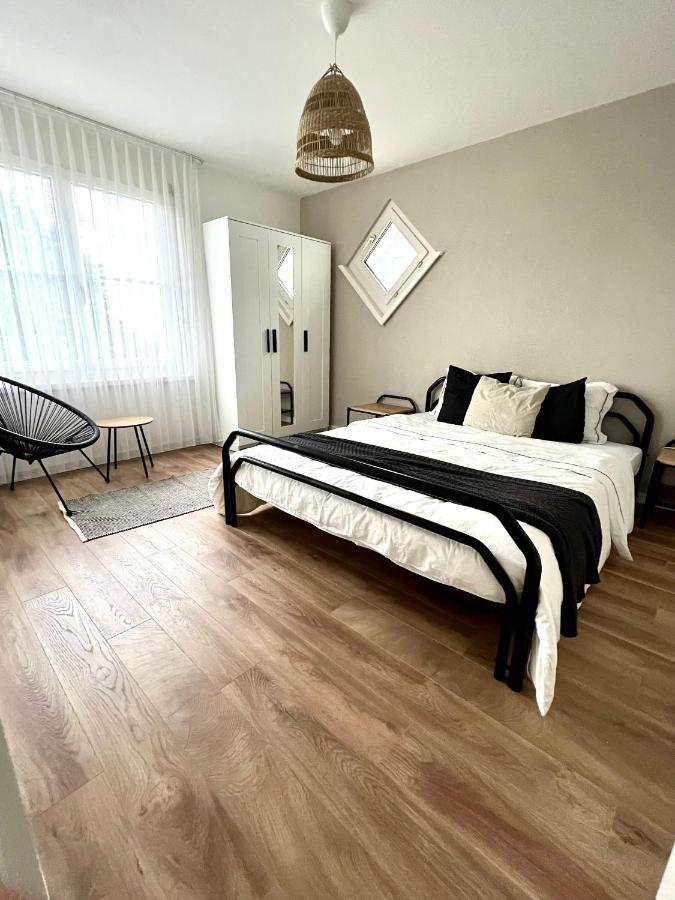 Black&White Apartment Uzwil Exterior foto